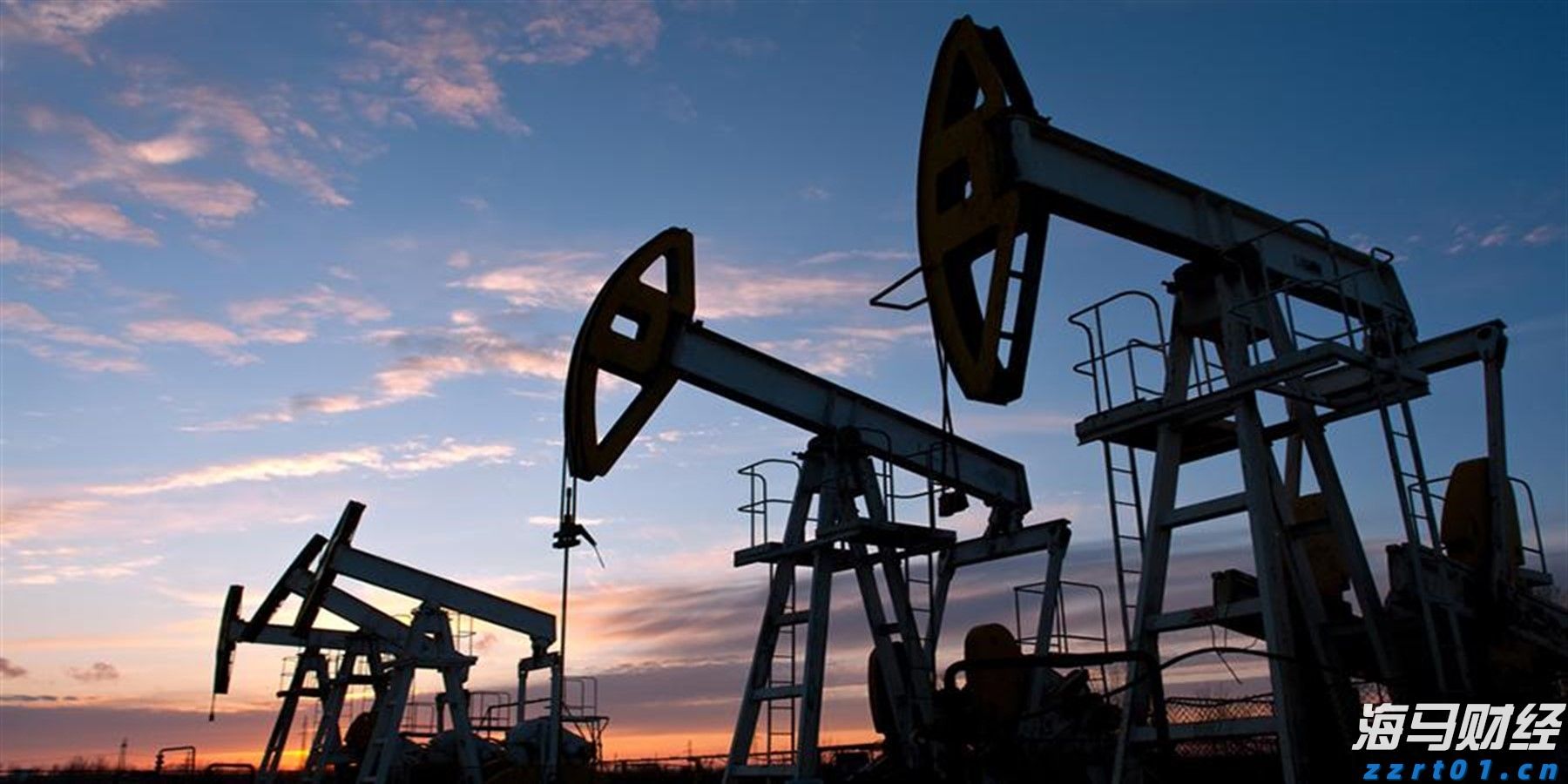 中国月度用电量首破万亿大关